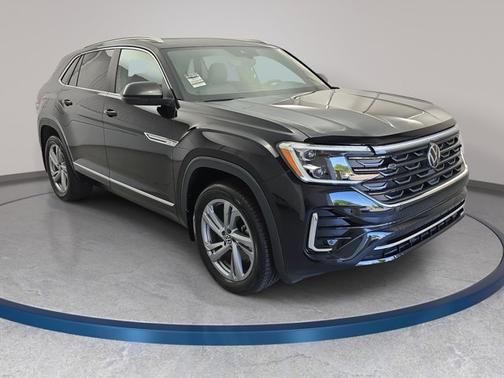 Deep Black Pearl Effect 2024 Volkswagen Atlas Cross Sport 2.0T SEL R-Line