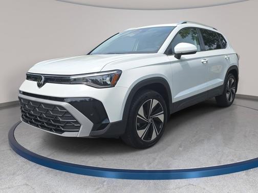 Pure White 2025 Volkswagen Taos 1.5T SE