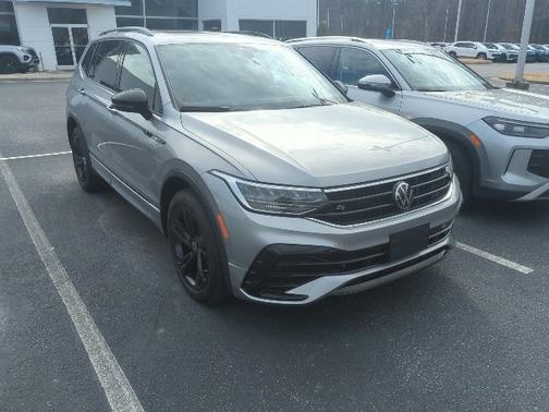 2024 Volkswagen Tiguan 2.0T SE R-Line Black