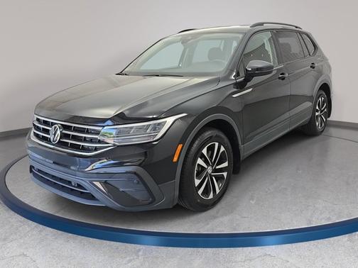 Deep Black Pearl Effect 2023 Volkswagen Tiguan 2.0T S