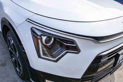 Snow White Pearl 2023 Kia Niro EX Touring