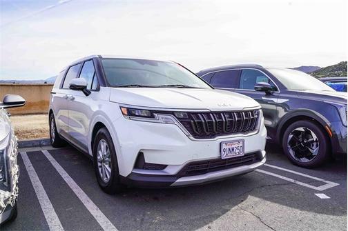 2024 Kia Carnival LX