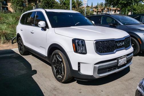 White Pearl 2024 Kia Telluride EX