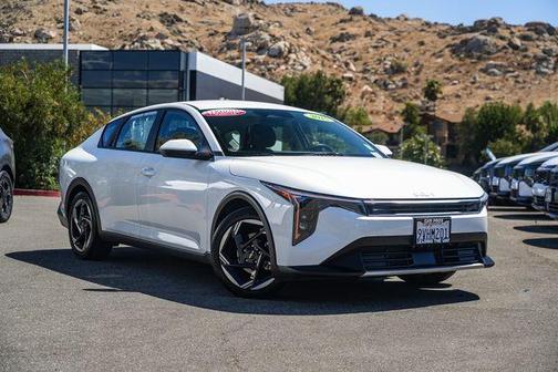 Snow White Pearl 2025 Kia K4 EX
