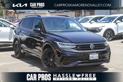 Deep Black Pearl Effect 2023 Volkswagen Tiguan 2.0T SE R-Line Black