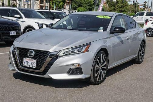 Brilliant Silver Metallic 2022 Nissan Altima 2.5 SR
