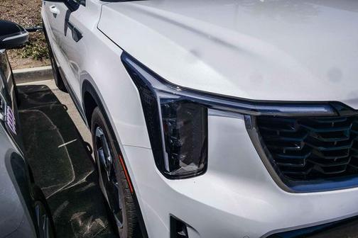 Snow White Pearl 2025 Kia Sorento Hybrid EX