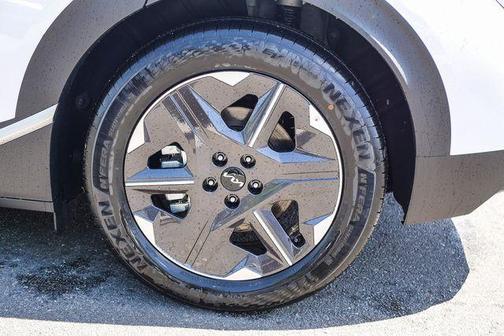 Glacial White Pearl 2026 Kia EV6 Light