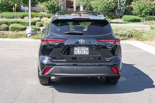 Midnight Black Metallic 2024 Toyota Highlander XLE