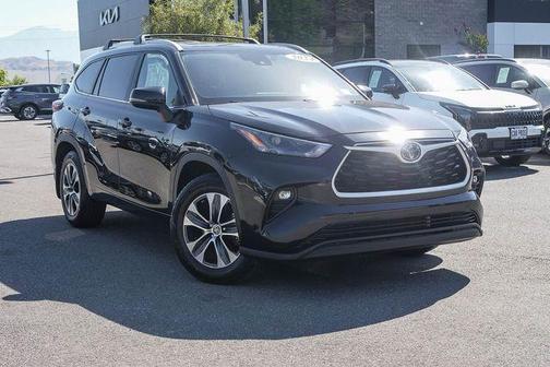 Midnight Black Metallic 2024 Toyota Highlander XLE
