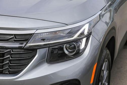 Steel Gray 2024 Kia Seltos S