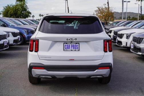Glacial White Pearl 2026 Kia Sorento LX