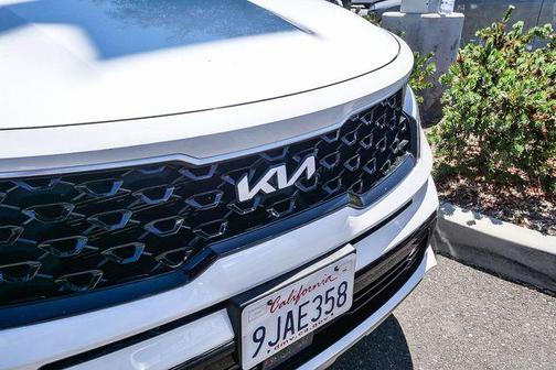 Snow White Pearl 2023 Kia Sorento Hybrid EX