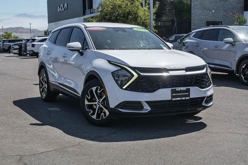 White Pearl 2023 Kia Sportage EX