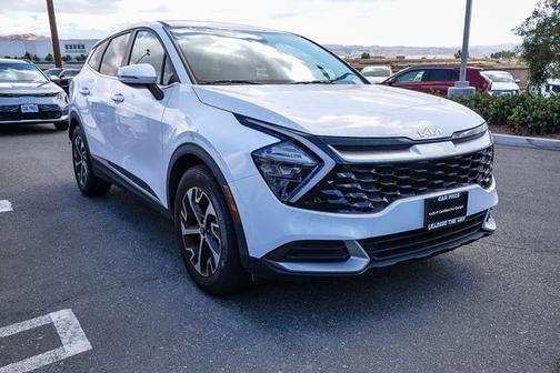 White Pearl 2023 Kia Sportage EX