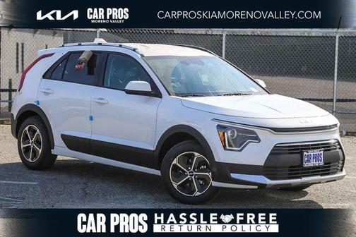 Snow White Pearl 2026 Kia Niro LX