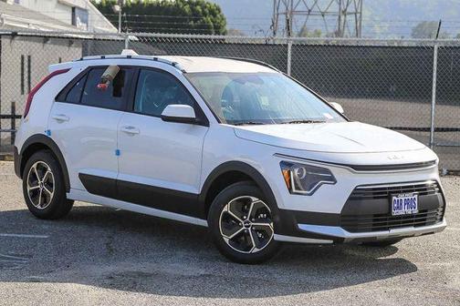Snow White Pearl 2026 Kia Niro LX