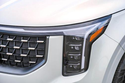 Snow White Pearl 2026 Kia Carnival SX Prestige