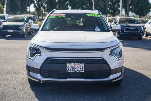 Snow White Pearl 2025 Kia Niro EX