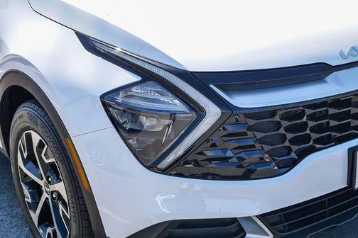 White Pearl 2023 Kia Sportage EX