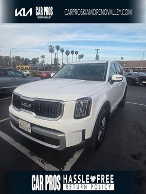 Glacial White Pearl 2024 Kia Telluride LX