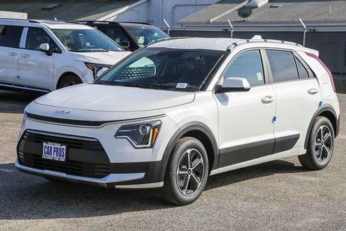 Snow White Pearl 2026 Kia Niro LX