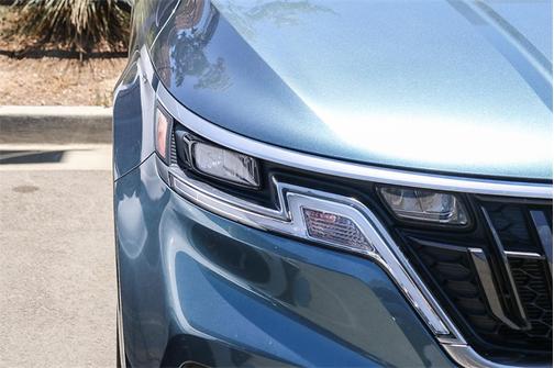 2023 Kia Carnival EX