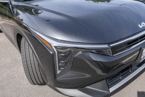 Interstellar Gray 2025 Kia K4 EX
