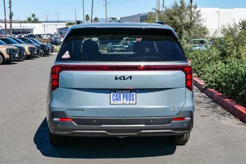 Iceberg Green 2027 Kia Carnival SX