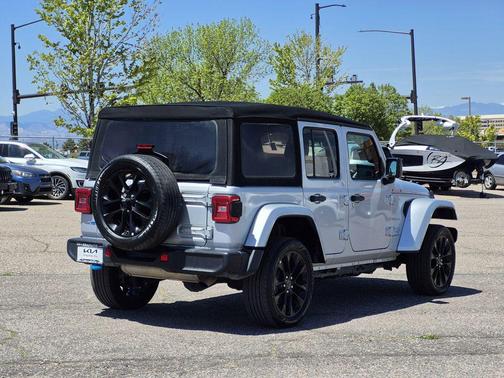 Silver Zynith Clearcoat 2024 Jeep Wrangler 4xe Sahara
