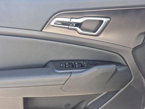 Snow White Pearl 2026 Kia Sportage Hybrid EX
