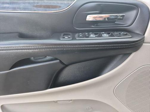 2012 Chrysler Town & Country Touring