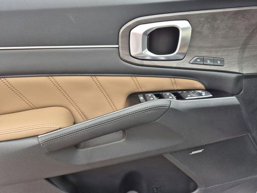 Glacial White Pearl 2026 Kia Sorento SX
