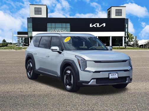 Ivory Silver 2024 Kia EV9 Wind