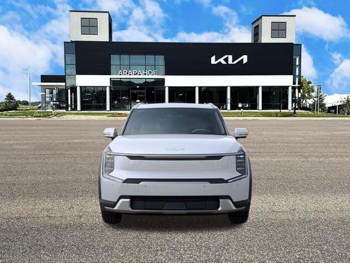 Glacial White Pearl 2026 Kia EV9 Wind