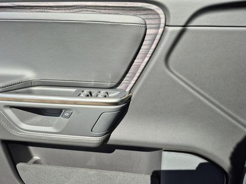 2025 Rivian R1S Adventure