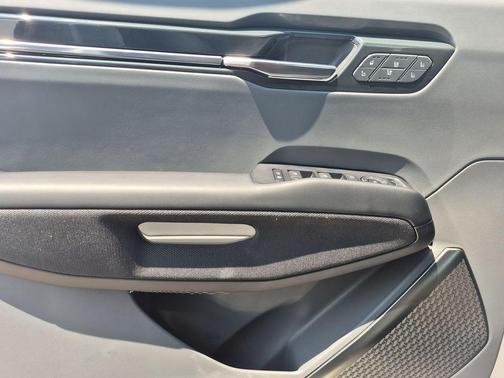 Glacial White Pearl/Ebony Black Roof 2026 Kia EV9 GT-Line