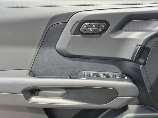 Glacial White Pearl 2027 Kia Telluride Hybrid X-Line SX-Prestige