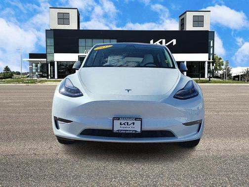 2022 Tesla Model Y Long Range Dual Motor All-Wheel Drive