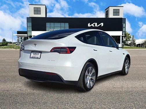 2022 Tesla Model Y Long Range Dual Motor All-Wheel Drive