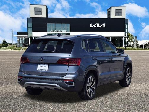 Gray 2022 Volkswagen Taos 1.5T SE