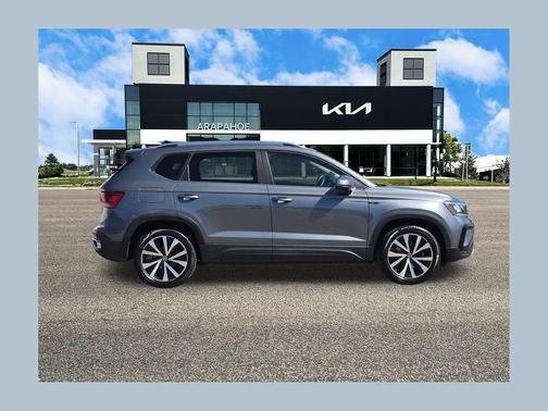 Gray 2022 Volkswagen Taos 1.5T SE