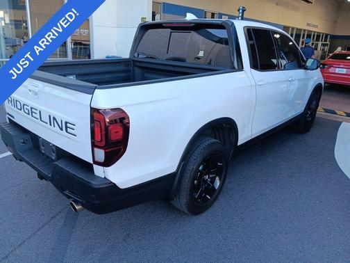 Platinum White Pearl 2024 Honda Ridgeline Black