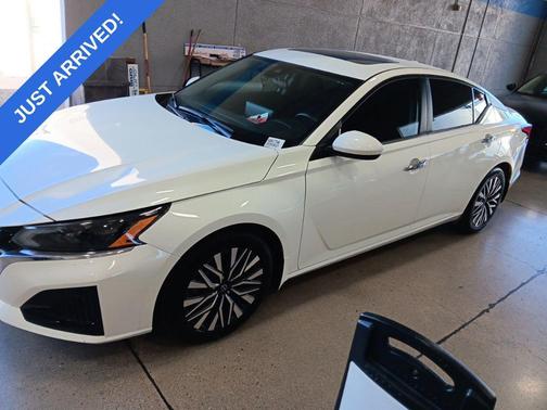 Pearl White Tricoat 2024 Nissan Altima 2.5 SV