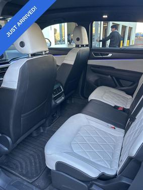 2025 Volkswagen Atlas Cross Sport 2.0T SEL Premium