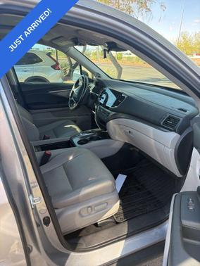 Lunar Silver Metallic 2022 Honda Pilot 2WD EX-L