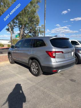 Lunar Silver Metallic 2022 Honda Pilot 2WD EX-L