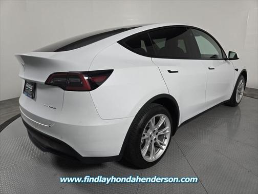 2022 Tesla Model Y Long Range Dual Motor All-Wheel Drive