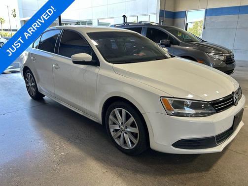 Candy White 2013 Volkswagen Jetta SE