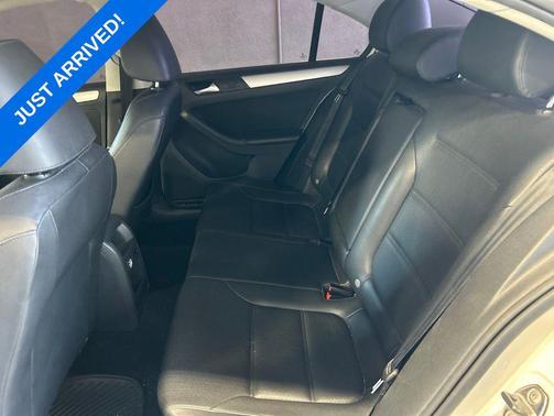 Candy White 2013 Volkswagen Jetta SE